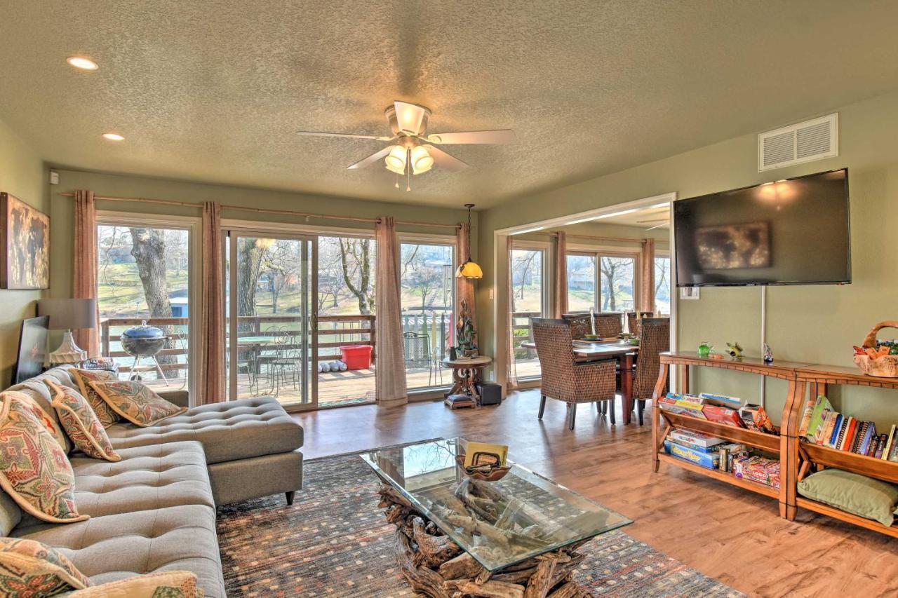 Lakefront Hot Springs Home With Updated Deck And Dock! Екстер'єр фото