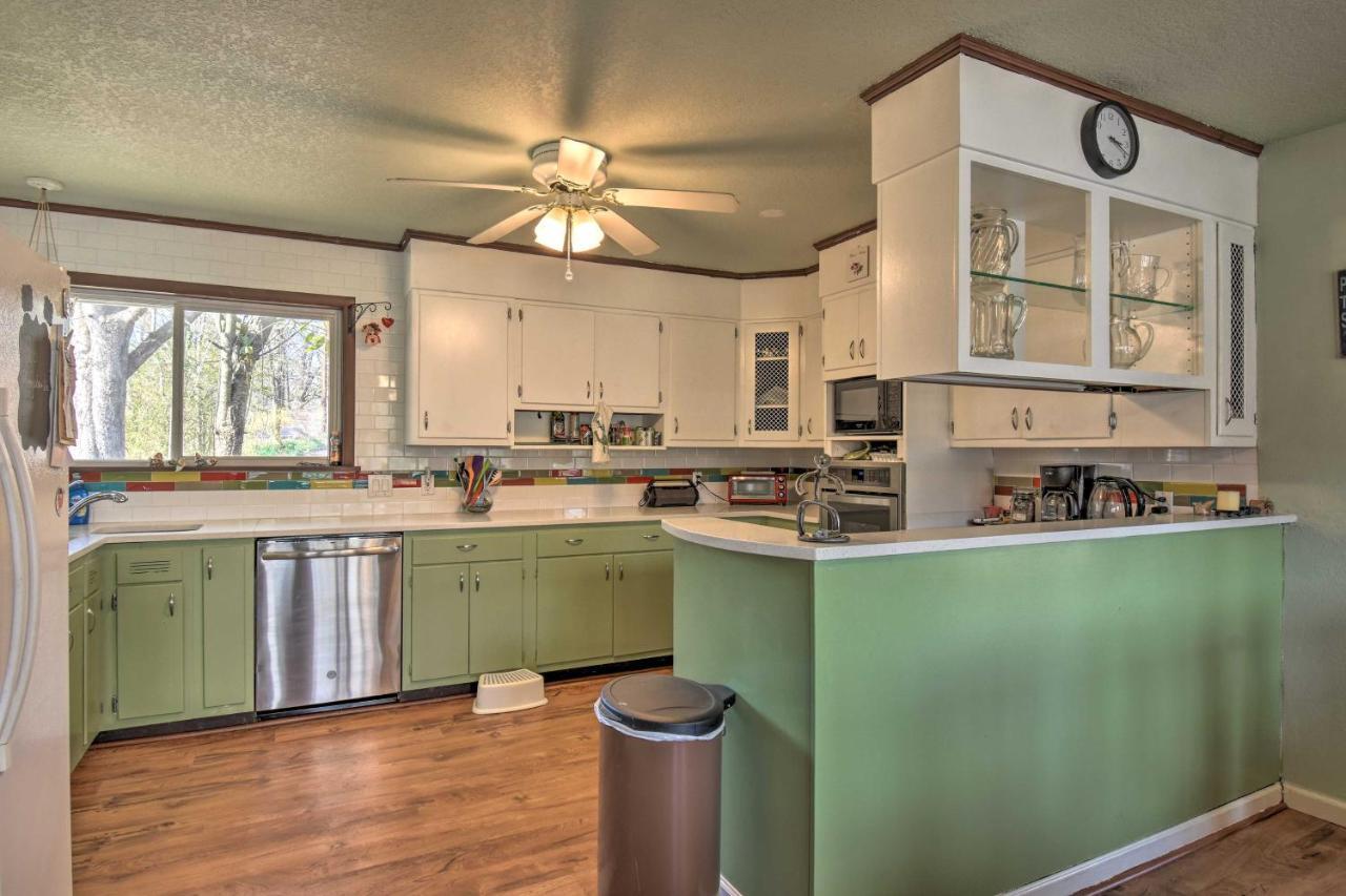 Lakefront Hot Springs Home With Updated Deck And Dock! Екстер'єр фото